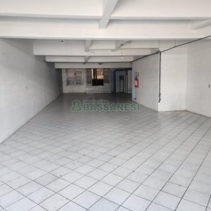 Loja com 400m², no bairro Nossa Senhora de Lourdes em Caxias do Sul para Alugar ou Comprar