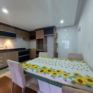 Apto Mobiliado com 55m², 2 dormitórios, 1 vaga, no bairro Vinhedos em Caxias do Sul para Comprar