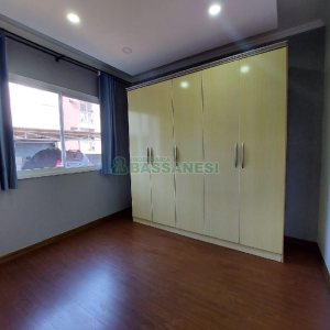 Apto Mobiliado com 55m², 2 dormitórios, 1 vaga, no bairro Vinhedos em Caxias do Sul para Comprar