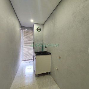 Apto Mobiliado com 55m², 2 dormitórios, 1 vaga, no bairro Vinhedos em Caxias do Sul para Comprar