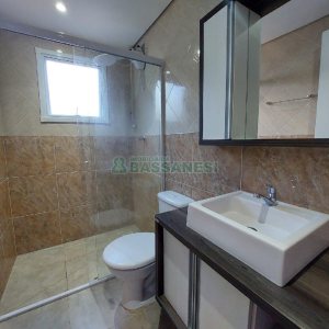 Apto Mobiliado com 55m², 2 dormitórios, 1 vaga, no bairro Vinhedos em Caxias do Sul para Comprar