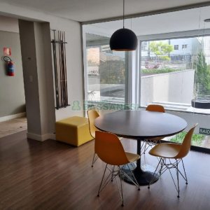 Apto Mobiliado com 84m², 1 dormitório, 2 vagas, no bairro Centro em Caxias do Sul para Alugar