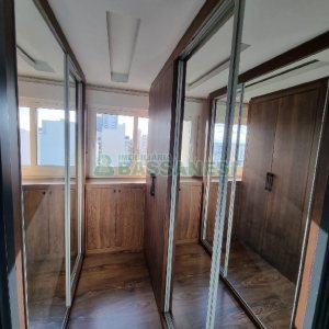 Apto Mobiliado com 84m², 1 dormitório, 2 vagas, no bairro Centro em Caxias do Sul para Alugar