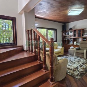 Casa com 500m², 4 dormitórios, 4 vagas, no bairro Esplanada em Caxias do Sul para Comprar