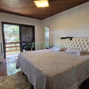 Casa com 500m², 4 dormitórios, 4 vagas, no bairro Esplanada em Caxias do Sul para Comprar