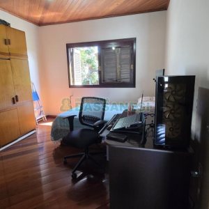 Casa com 500m², 4 dormitórios, 4 vagas, no bairro Esplanada em Caxias do Sul para Comprar