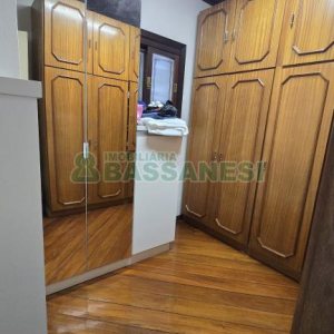 Casa com 500m², 4 dormitórios, 4 vagas, no bairro Esplanada em Caxias do Sul para Comprar
