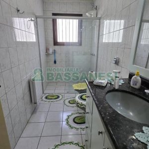Casa com 500m², 4 dormitórios, 4 vagas, no bairro Esplanada em Caxias do Sul para Comprar