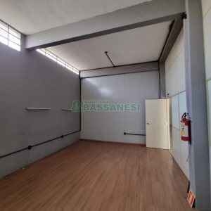 Loja com 215m², no bairro Nossa Senhora de Fátima em Caxias do Sul para Alugar