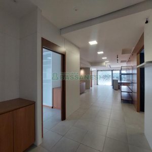 Loja com 220m², no bairro Villagio Iguatemi em Caxias do Sul para Alugar