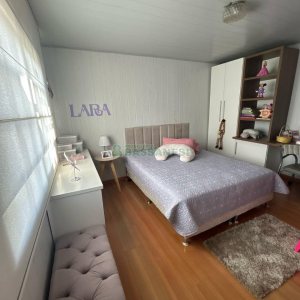 Casa com 221m², 3 dormitórios, 3 vagas, no bairro Petrópolis em Caxias do Sul para Comprar