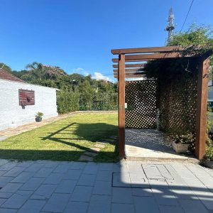 Casa com 221m², 3 dormitórios, 3 vagas, no bairro Petrópolis em Caxias do Sul para Comprar