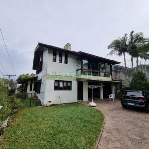 Casa com 304m², 4 dormitórios, no bairro Cinqüentenário em Caxias do Sul para Comprar