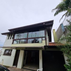 Casa com 304m², 4 dormitórios, no bairro Cinqüentenário em Caxias do Sul para Comprar