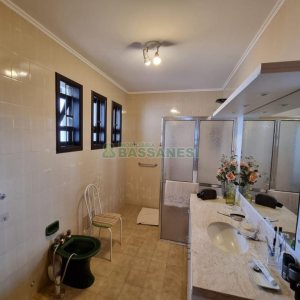 Casa com 304m², 4 dormitórios, no bairro Cinqüentenário em Caxias do Sul para Comprar