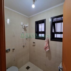 Casa com 304m², 4 dormitórios, no bairro Cinqüentenário em Caxias do Sul para Comprar