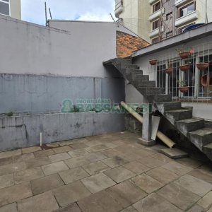Casa com 184m², 3 dormitórios, 2 vagas, no bairro Exposição em Caxias do Sul para Comprar