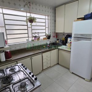 Casa com 184m², 3 dormitórios, 2 vagas, no bairro Exposição em Caxias do Sul para Comprar