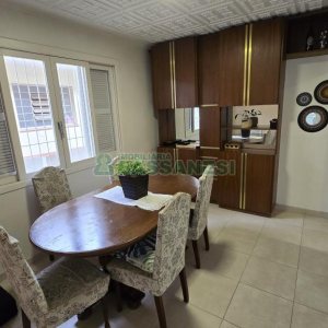 Casa com 184m², 3 dormitórios, 2 vagas, no bairro Exposição em Caxias do Sul para Comprar