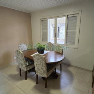 Casa com 184m², 3 dormitórios, 2 vagas, no bairro Exposição em Caxias do Sul para Comprar