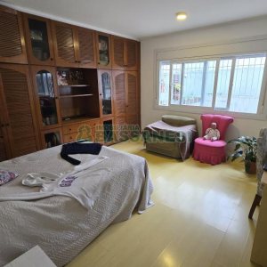 Casa com 184m², 3 dormitórios, 2 vagas, no bairro Exposição em Caxias do Sul para Comprar