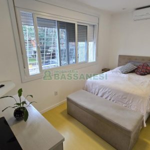 Casa com 184m², 3 dormitórios, 2 vagas, no bairro Exposição em Caxias do Sul para Comprar