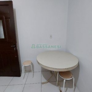 Kitinete Mobiliado com 40m², 1 dormitório, no bairro Centro em Caxias do Sul para Alugar