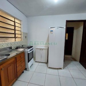 Kitinete Mobiliado com 40m², 1 dormitório, no bairro Centro em Caxias do Sul para Alugar