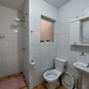 Kitinete Mobiliado com 40m², 1 dormitório, no bairro Centro em Caxias do Sul para Alugar