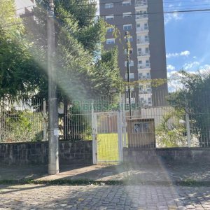 Terreno com 680m², no bairro Madureira em Caxias do Sul para Comprar