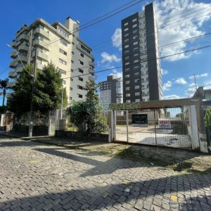 Terreno com 680m², no bairro Madureira em Caxias do Sul para Comprar