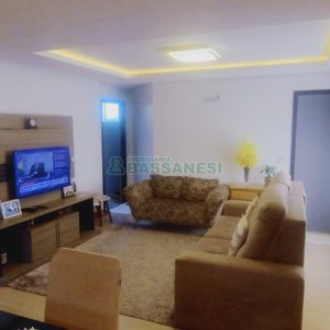 Casa com 60m², 3 dormitórios, 4 vagas, no bairro Desvio Rizzo em Caxias do Sul para Comprar