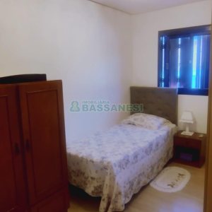 Casa com 60m², 3 dormitórios, 4 vagas, no bairro Desvio Rizzo em Caxias do Sul para Comprar