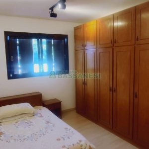 Casa com 60m², 3 dormitórios, 4 vagas, no bairro Desvio Rizzo em Caxias do Sul para Comprar