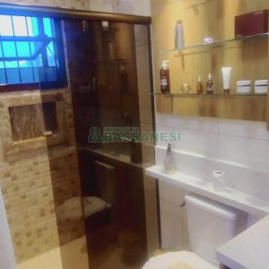Casa com 60m², 3 dormitórios, 4 vagas, no bairro Desvio Rizzo em Caxias do Sul para Comprar