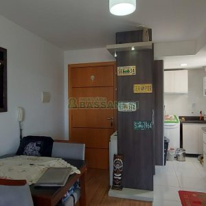 Apartamento com 50m², 2 dormitórios, 1 vaga, no bairro Vinhedos em Caxias do Sul para Comprar