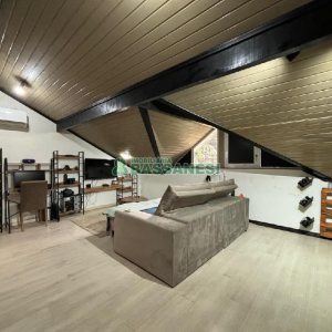 Sobrado com 135m², 3 dormitórios, 2 vagas, no bairro Vinhedos em Caxias do Sul para Comprar