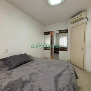 Sobrado com 135m², 3 dormitórios, 2 vagas, no bairro Vinhedos em Caxias do Sul para Comprar