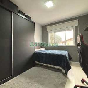 Sobrado com 135m², 3 dormitórios, 2 vagas, no bairro Vinhedos em Caxias do Sul para Comprar