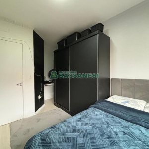 Sobrado com 135m², 3 dormitórios, 2 vagas, no bairro Vinhedos em Caxias do Sul para Comprar