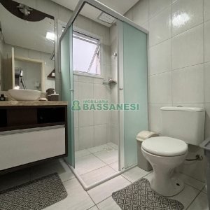 Sobrado com 135m², 3 dormitórios, 2 vagas, no bairro Vinhedos em Caxias do Sul para Comprar