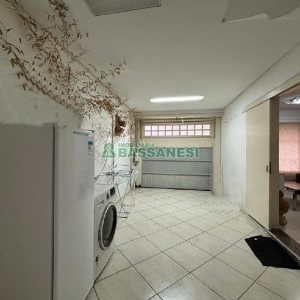 Sobrado com 135m², 3 dormitórios, 2 vagas, no bairro Vinhedos em Caxias do Sul para Comprar