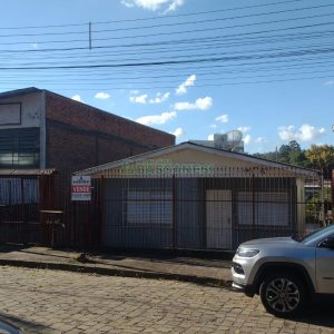Casa com 323m², 5 dormitórios, 3 vagas, no bairro Marechal Floriano em Caxias do Sul para Comprar
