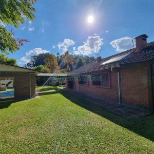 Chácara com 600m², 5 dormitórios, 2 vagas, no bairro Galópolis em Caxias do Sul para Comprar