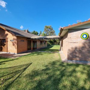 Chácara com 600m², 5 dormitórios, 2 vagas, no bairro Galópolis em Caxias do Sul para Comprar