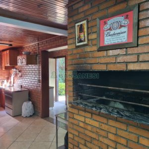 Chácara com 600m², 5 dormitórios, 2 vagas, no bairro Galópolis em Caxias do Sul para Comprar