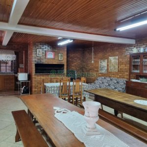 Chácara com 600m², 5 dormitórios, 2 vagas, no bairro Galópolis em Caxias do Sul para Comprar