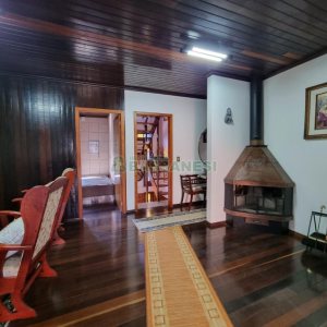 Chácara com 600m², 5 dormitórios, 2 vagas, no bairro Galópolis em Caxias do Sul para Comprar