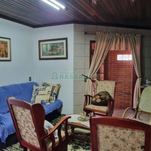 Chácara com 600m², 5 dormitórios, 2 vagas, no bairro Galópolis em Caxias do Sul para Comprar