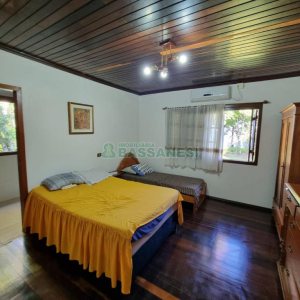 Chácara com 600m², 5 dormitórios, 2 vagas, no bairro Galópolis em Caxias do Sul para Comprar